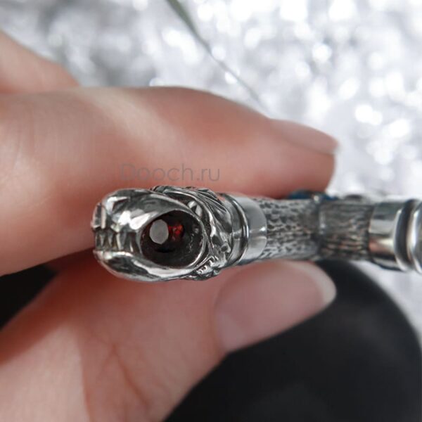 Волчий крест с топазом