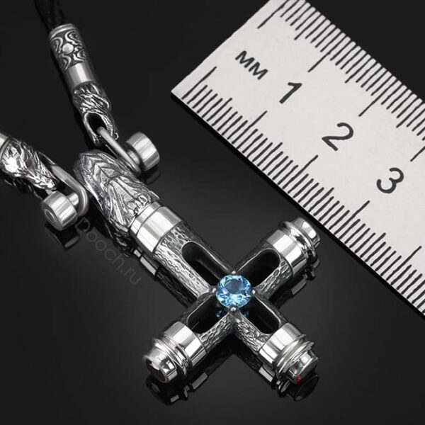 Волчий крест с топазом